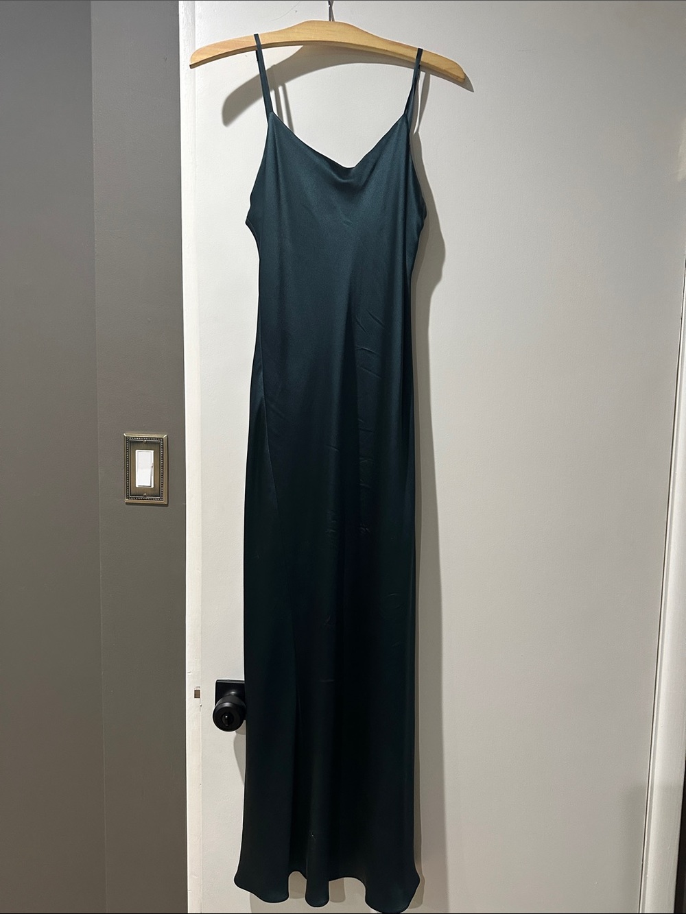 STONE COLD FOX 100% silk hunter green dress